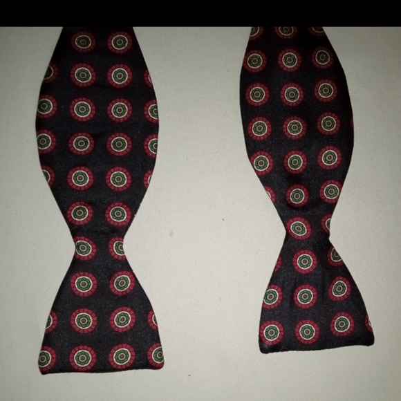BOWTIE AUTHENTIC VINTAGE 💯 SILK - Picture 1 of 9
